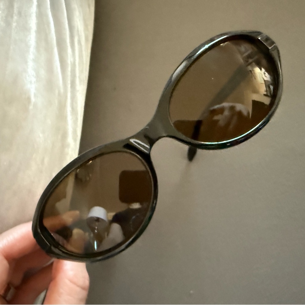 Gucci Classic Black Sunglasses - Late 90s/Early 2000s Style